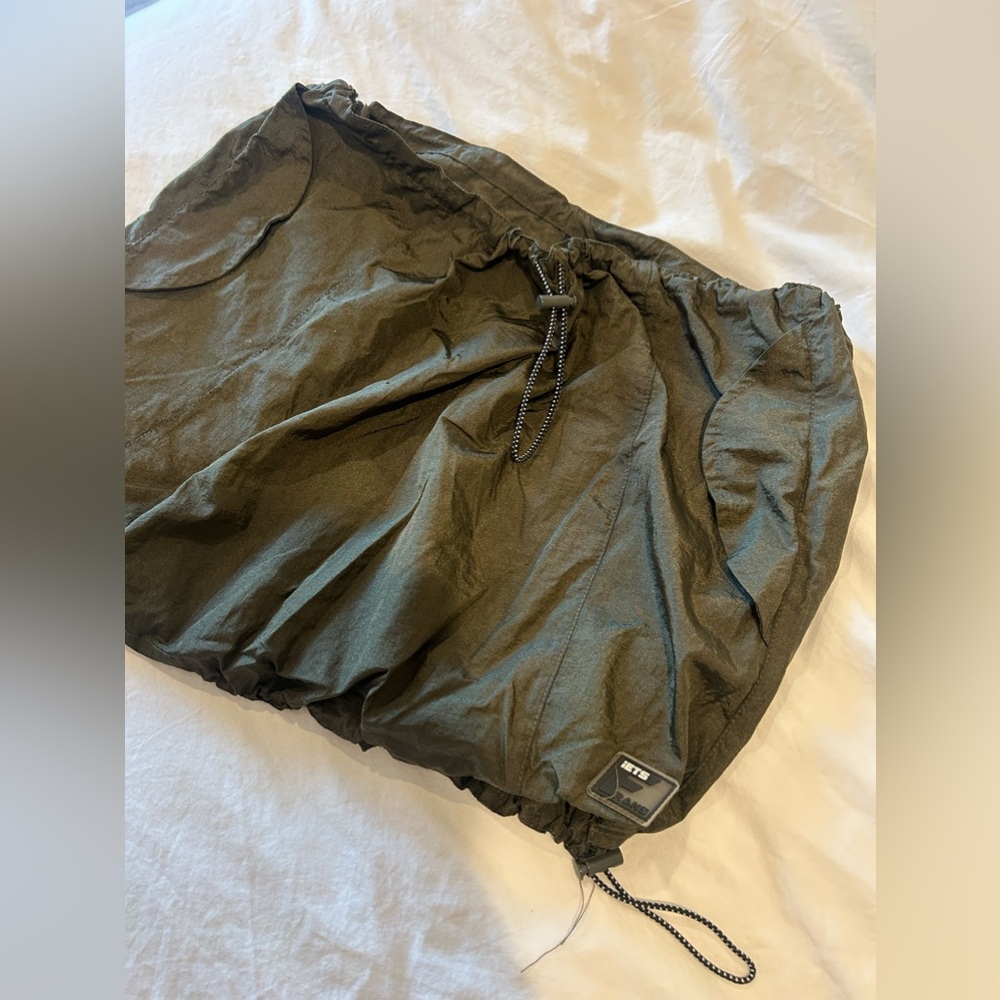 urban outfitters - iets frans- parachute mini skirt - green